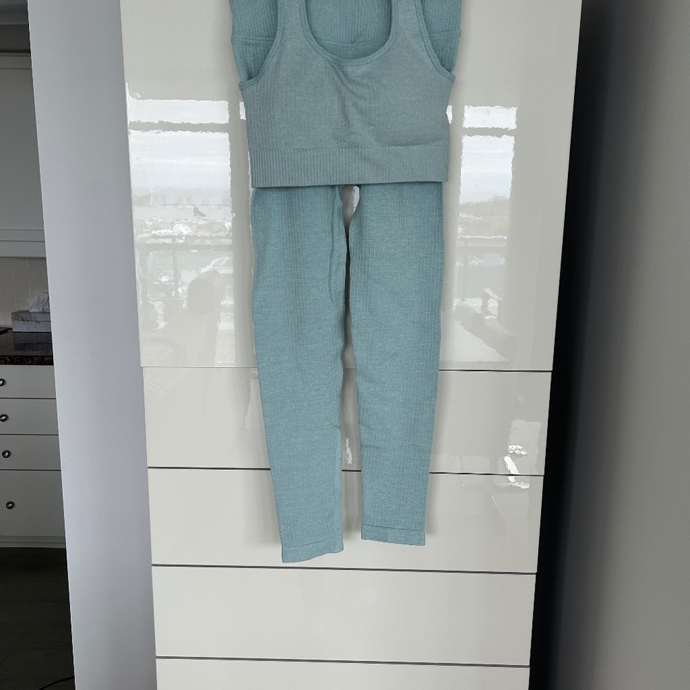 Two Piece Workout Outfit in Mint